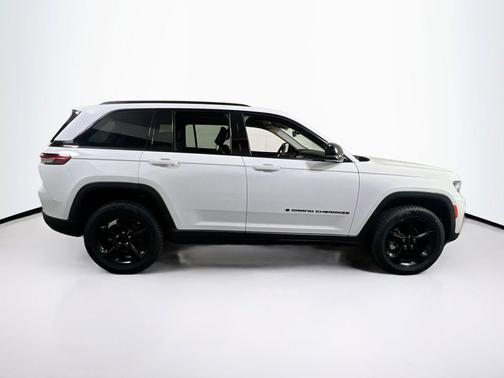 Bright White Clearcoat 2023 Jeep Grand Cherokee Limited