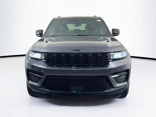 2022 Jeep Grand Cherokee Altitude