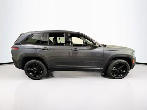 2022 Jeep Grand Cherokee Altitude