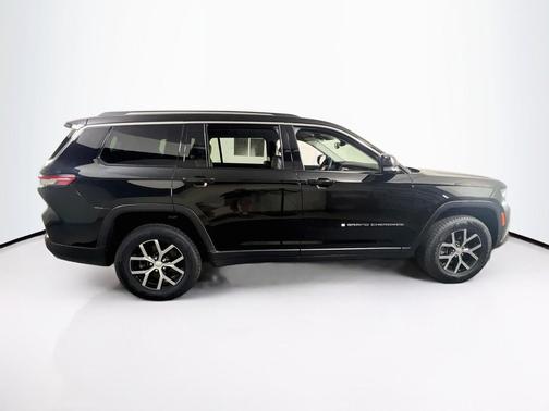 Diamond Black Crystal Pearlcoat 2023 Jeep Grand Cherokee L Limited