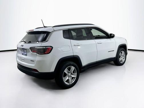 Bright White Clearcoat 2022 Jeep Compass Latitude