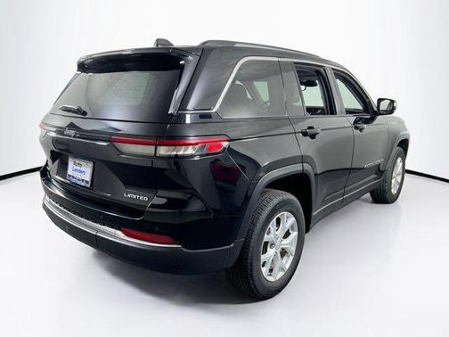 Diamond Black Crystal Pearlcoat 2023 Jeep Grand Cherokee Limited