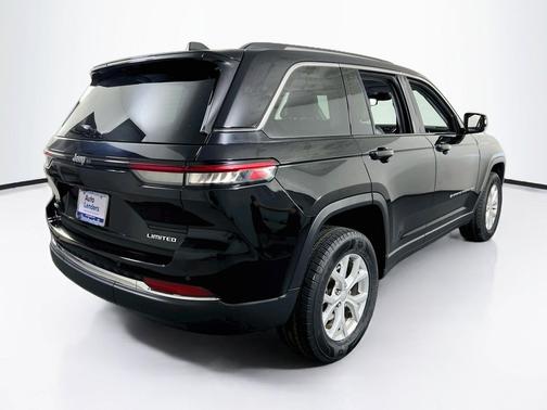 Diamond Black Crystal Pearlcoat 2023 Jeep Grand Cherokee Limited