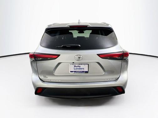 Celestial Silver Metallic 2023 Toyota Highlander XLE