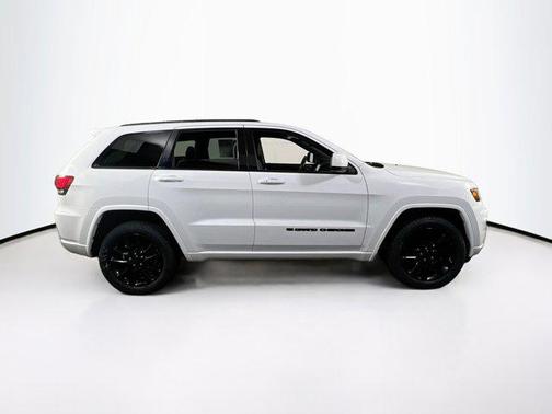 2022 Jeep Grand Cherokee Laredo