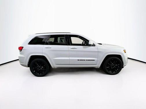 2022 Jeep Grand Cherokee Laredo