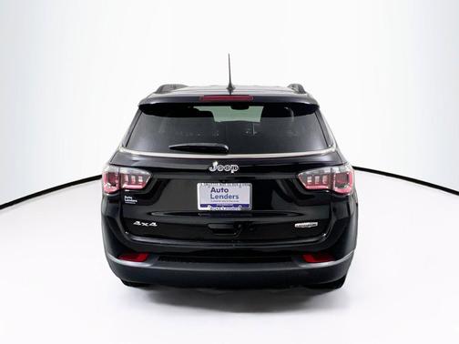 Diamond Black Crystal Pearlcoat 2022 Jeep Compass Latitude Lux