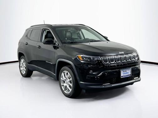 Diamond Black Crystal Pearlcoat 2022 Jeep Compass Latitude Lux