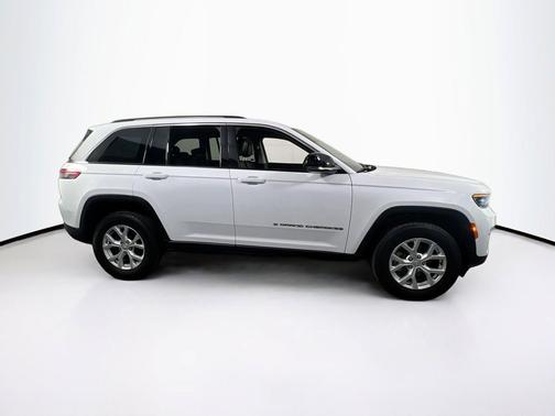 Bright White Clearcoat 2023 Jeep Grand Cherokee Limited
