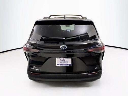 2025 Toyota Sienna LE