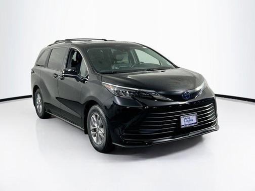 2025 Toyota Sienna LE