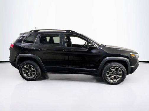 Diamond Black Crystal Pearlcoat 2022 Jeep Cherokee Trailhawk