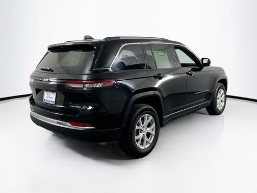 Diamond Black Crystal Pearlcoat 2023 Jeep Grand Cherokee Limited