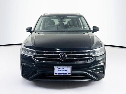 Deep Black Pearl 2023 Volkswagen Tiguan 2.0T SE