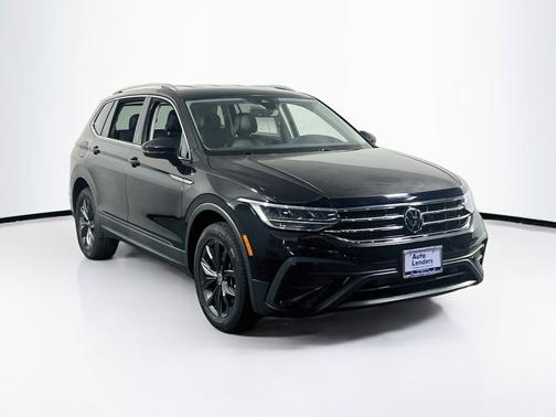 Deep Black Pearl 2023 Volkswagen Tiguan 2.0T SE