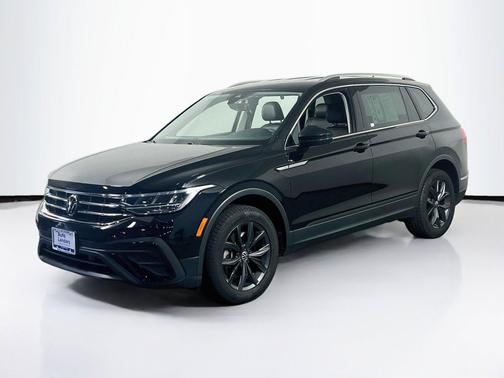 Deep Black Pearl 2023 Volkswagen Tiguan 2.0T SE