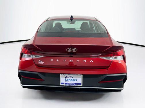 2024 Hyundai ELANTRA SE