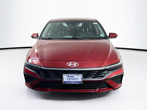 2024 Hyundai ELANTRA SE
