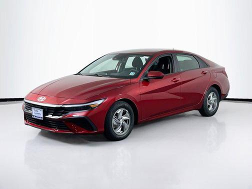 2024 Hyundai ELANTRA SE