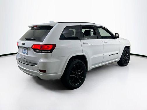 2022 Jeep Grand Cherokee Laredo