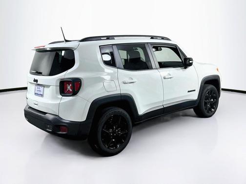 Alpine White Clearcoat 2022 Jeep Renegade Altitude