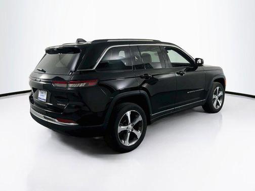Diamond Black Crystal Pearlcoat 2023 Jeep Grand Cherokee Limited