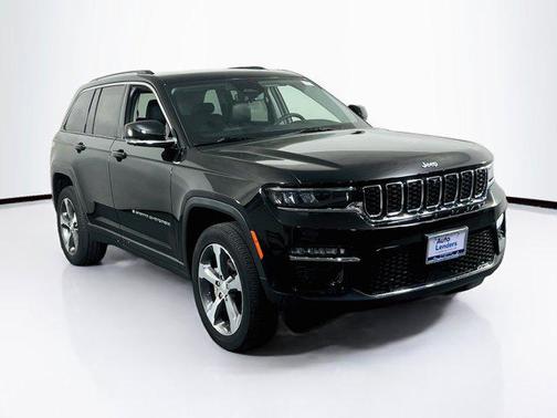 Diamond Black Crystal Pearlcoat 2023 Jeep Grand Cherokee Limited