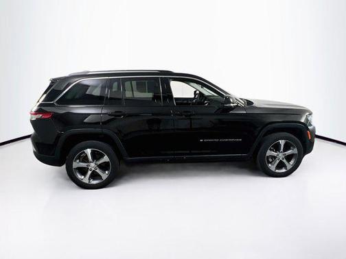 Diamond Black Crystal Pearlcoat 2023 Jeep Grand Cherokee Limited