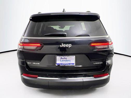 Diamond Black Crystal Pearlcoat 2023 Jeep Grand Cherokee L Laredo