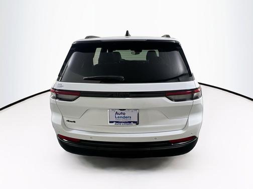 Bright White Clearcoat 2023 Jeep Grand Cherokee Altitude