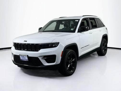 Bright White Clearcoat 2023 Jeep Grand Cherokee Altitude
