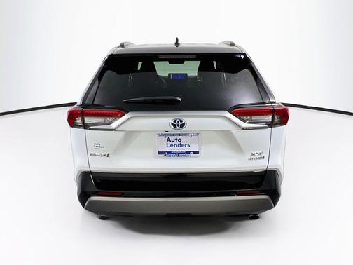 Wind Chill Pearl/Midnight Black Metallic 2024 Toyota RAV4 Hybrid SE