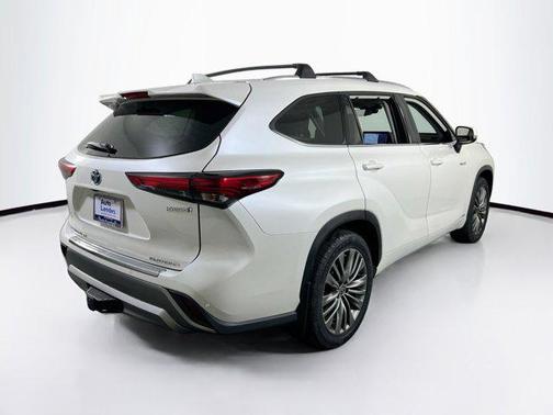2021 Toyota Highlander Hybrid Platinum