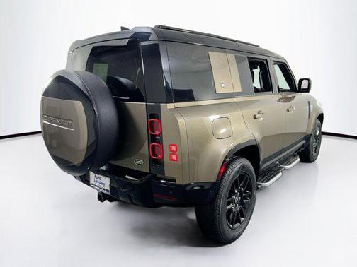 2023 Land Rover Defender 110 X-Dynamic SE