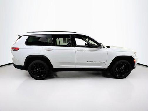 Bright White Clearcoat 2023 Jeep Grand Cherokee L Altitude