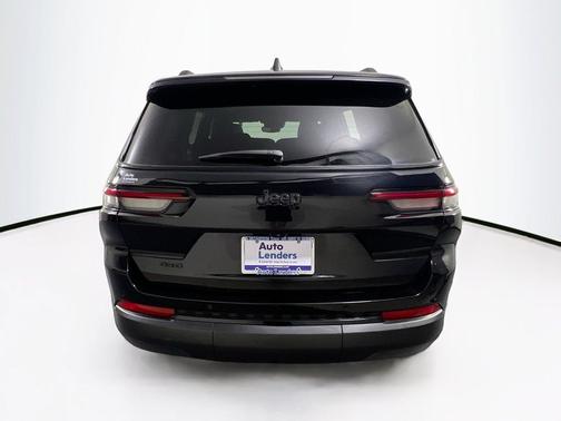 Diamond Black Crystal Pearlcoat 2023 Jeep Grand Cherokee L Altitude