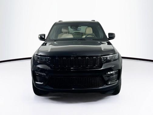 Diamond Black Crystal Pearlcoat 2023 Jeep Grand Cherokee Limited