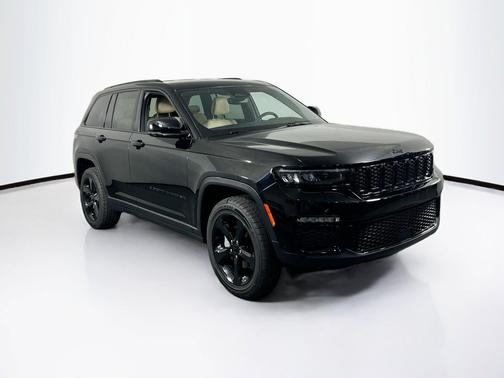 Diamond Black Crystal Pearlcoat 2023 Jeep Grand Cherokee Limited