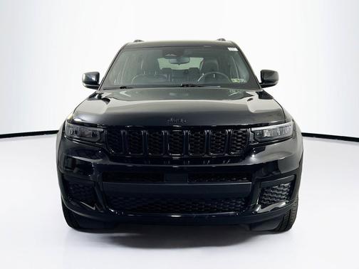 Diamond Black Crystal Pearlcoat 2023 Jeep Grand Cherokee L Altitude