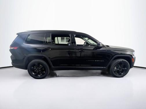 Diamond Black Crystal Pearlcoat 2023 Jeep Grand Cherokee L Altitude