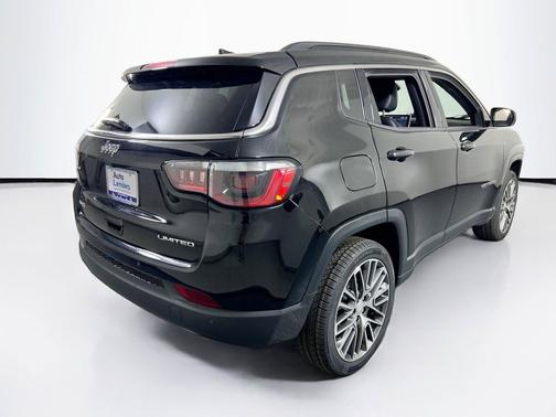 Diamond Black Crystal Pearlcoat 2023 Jeep Compass Limited