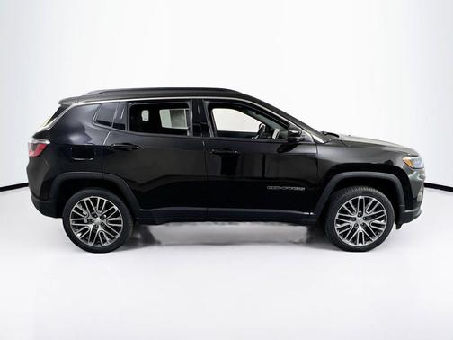 Diamond Black Crystal Pearlcoat 2023 Jeep Compass Limited