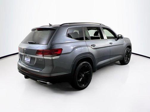 Platinum Gray Metallic 2023 Volkswagen Atlas 3.6L SE w/Technology