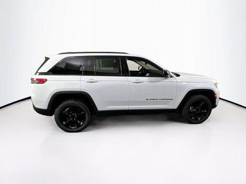Bright White Clearcoat 2023 Jeep Grand Cherokee Limited