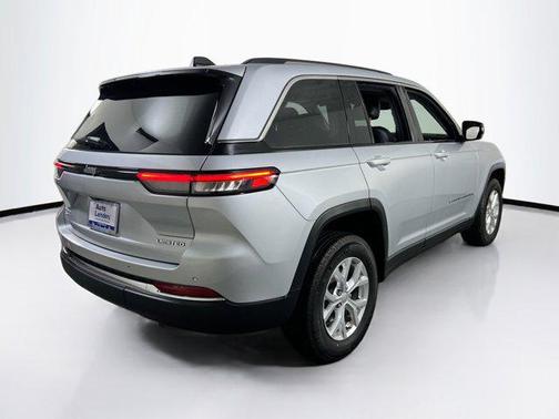 Silver Zynith 2023 Jeep Grand Cherokee Limited