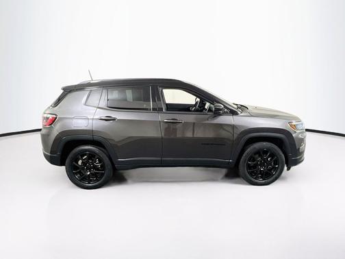 Granite Crystal Metallic Clearcoat 2023 Jeep Compass Latitude