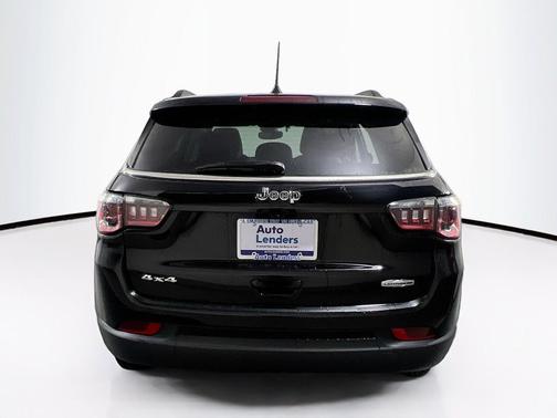 Diamond Black Crystal Pearlcoat 2022 Jeep Compass Latitude Lux
