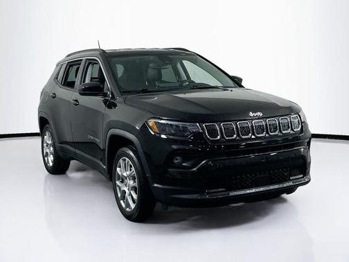 Diamond Black Crystal Pearlcoat 2022 Jeep Compass Latitude Lux