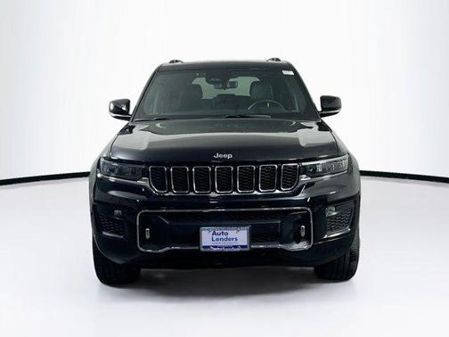 Diamond Black Crystal Pearlcoat 2022 Jeep Grand Cherokee Overland