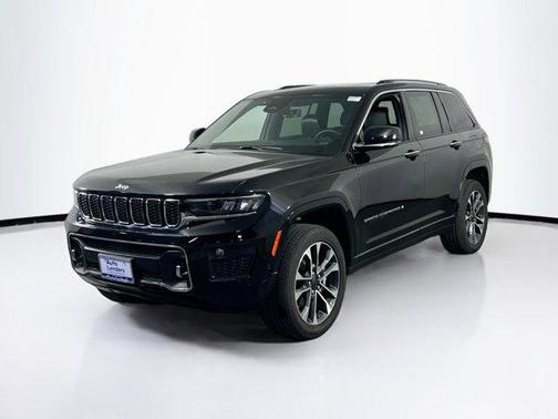 Diamond Black Crystal Pearlcoat 2022 Jeep Grand Cherokee Overland